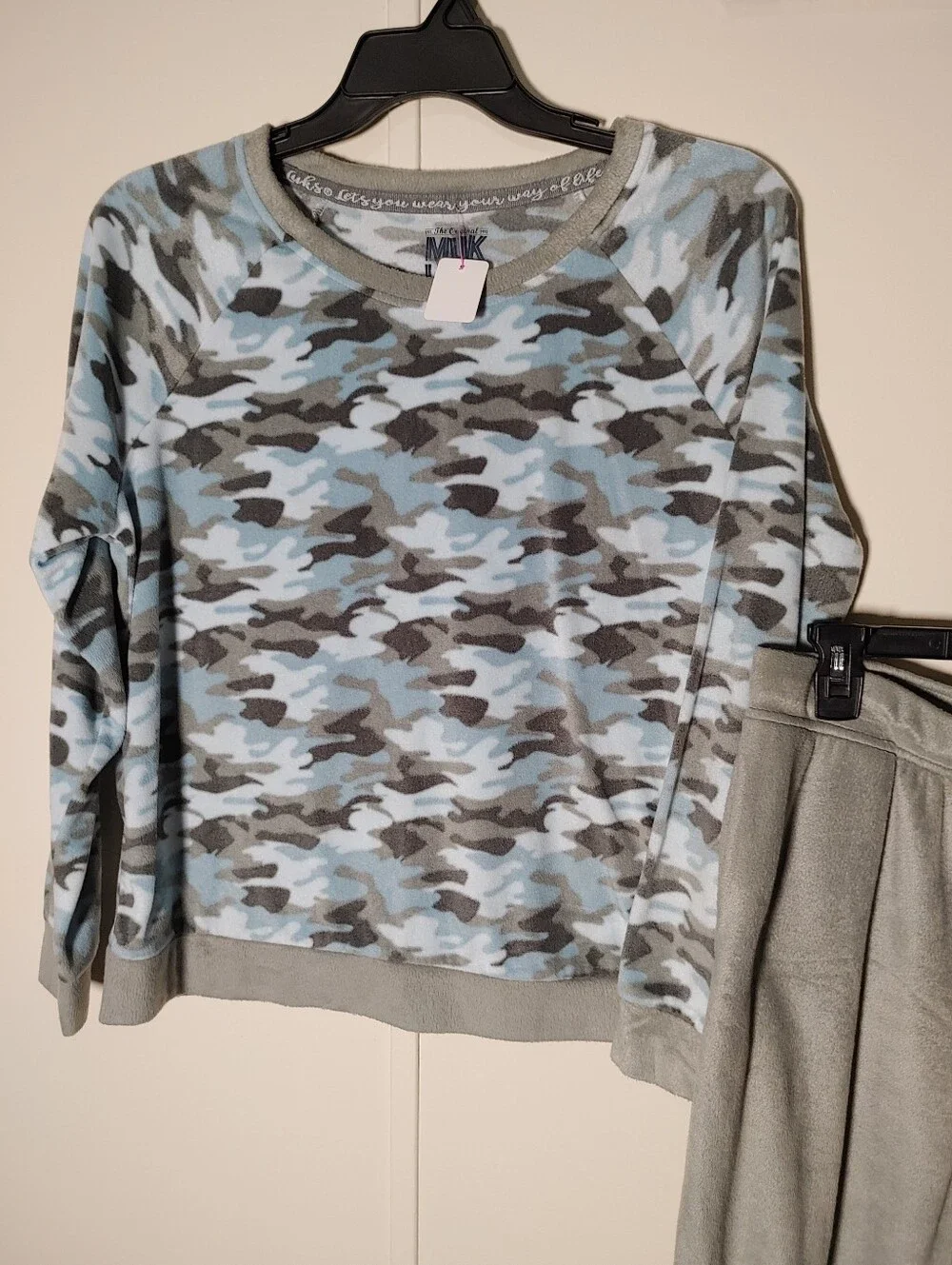 Super Cute Muk Luks Large Blue & Grey Camo Long Sleeve Pajama Set